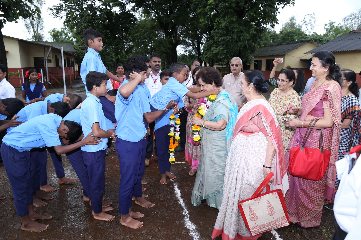 CG Ushaben receives a traditional welcome